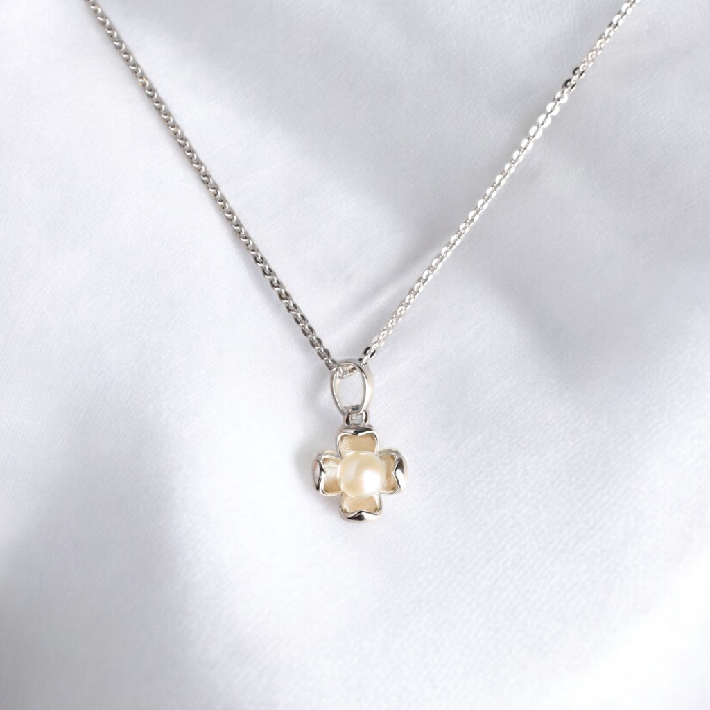 純銀925珍珠花瓣項鍊 純銀925珍珠花瓣項鍊