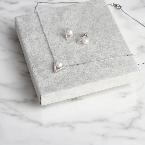 V字珍珠耳環