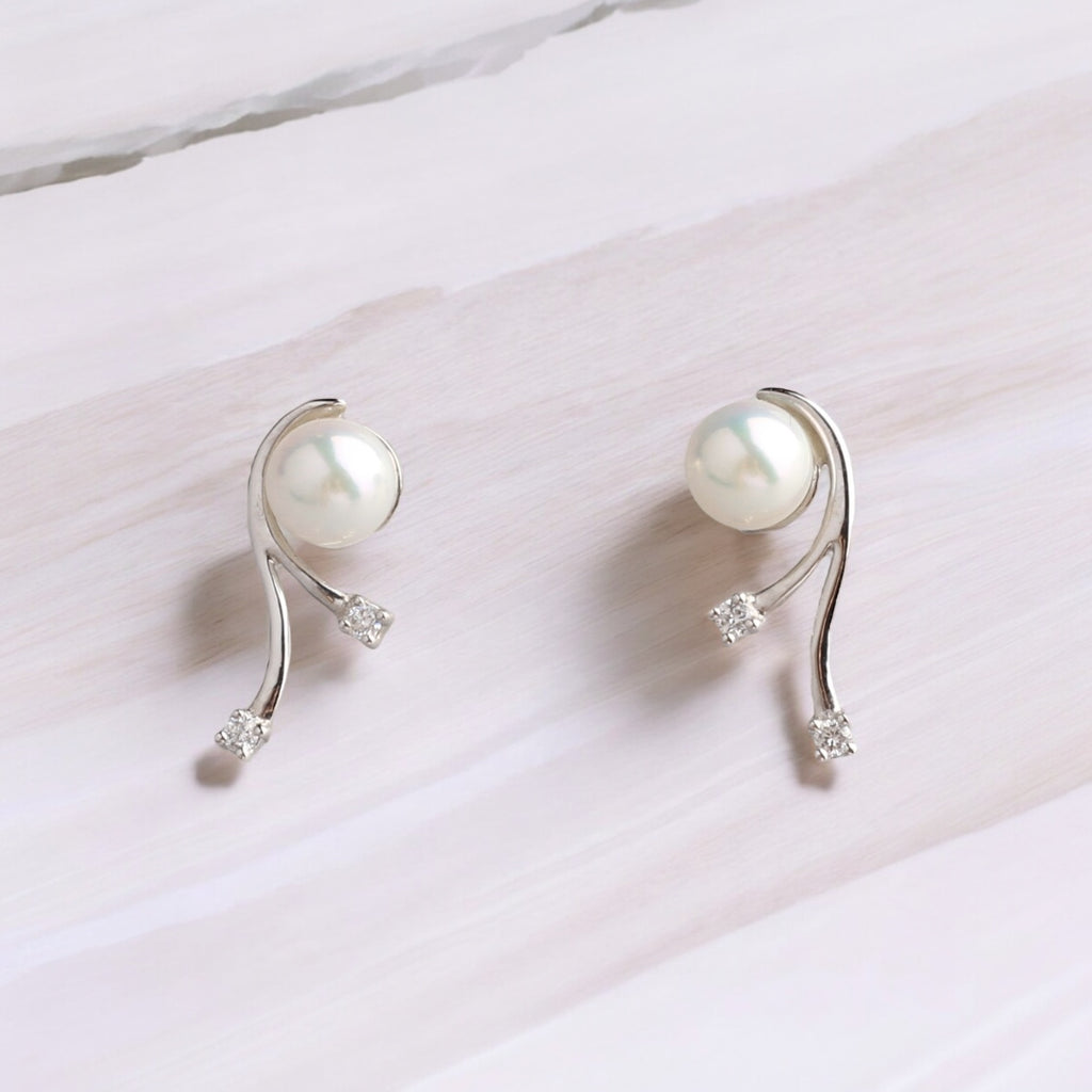 18K 白金6-6.5毫米AKOYA鑽石耳環 18K 白金6-6.5毫米AKOYA鑽石耳環