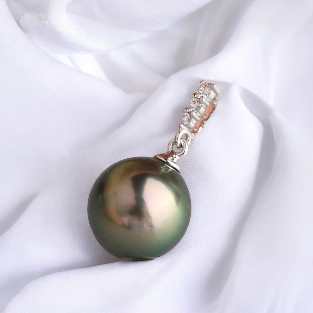 18K 白金9.5-10毫米AKOYA鑽石吊墜 18K 白金9.5-10毫米AKOYA鑽石吊墜