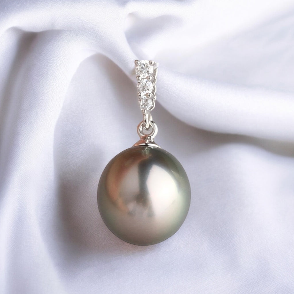 18K 白金9-9.5毫米AKOYA鑽石吊墜 18K 白金9-9.5毫米AKOYA鑽石吊墜