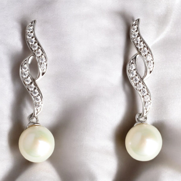 鋯石與白色珍珠垂吊耳環