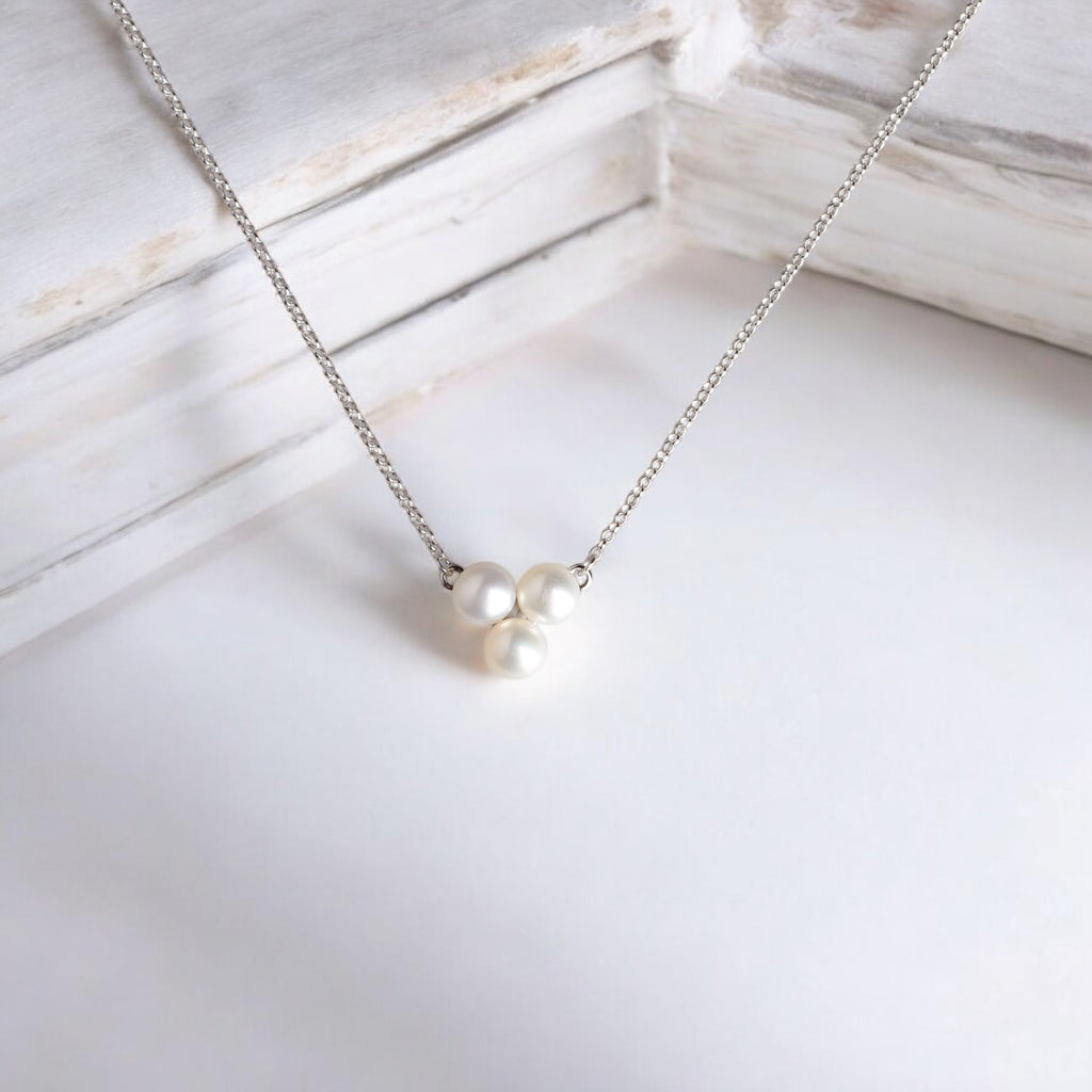 三顆珍珠純銀項鏈 三顆珍珠純銀項鏈